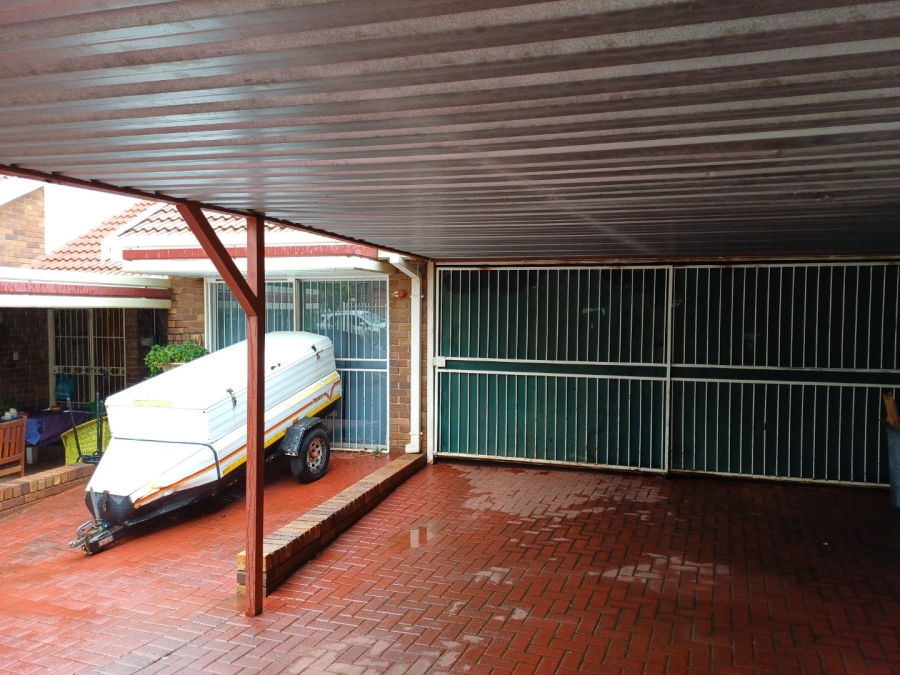 3 Bedroom Property for Sale in Pellissier Free State